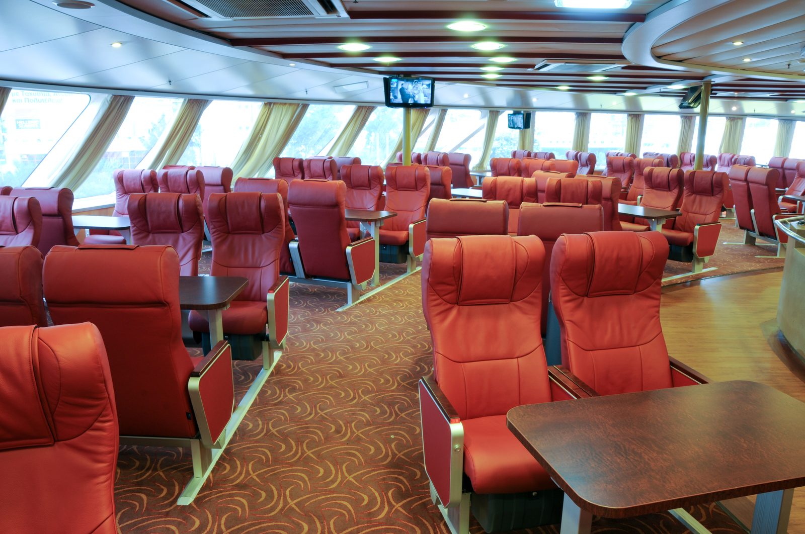 Premier class reclining cabin seating